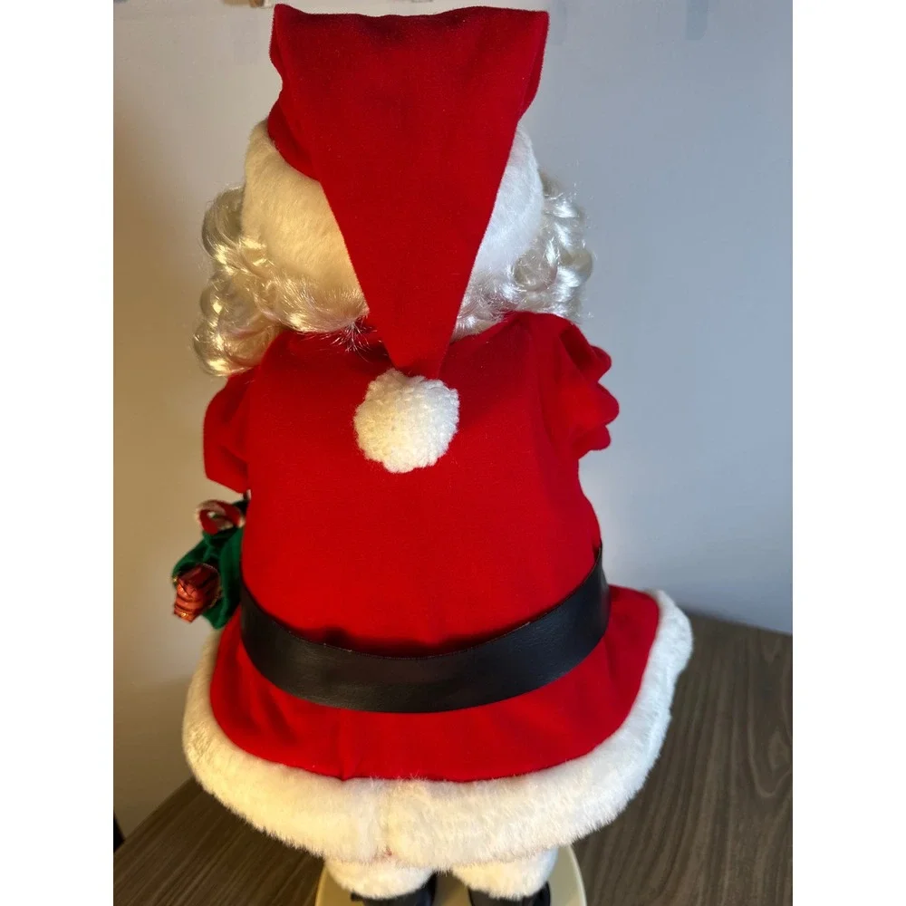 Vintage Rennoc Animated Santa Claus Figure 24